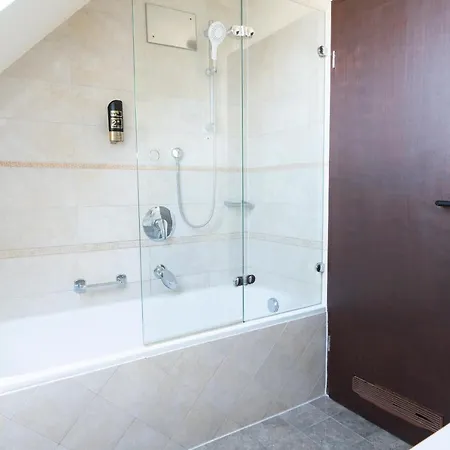 Astoria Am Urachplatz Hotel 3*