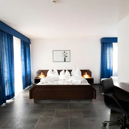 Hotel Astoria Am Urachplatz 3*