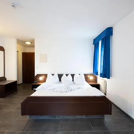 Astoria Am Urachplatz Hotel Stoccarda