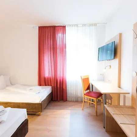 Hotel Astoria Am Urachplatz Stoccarda