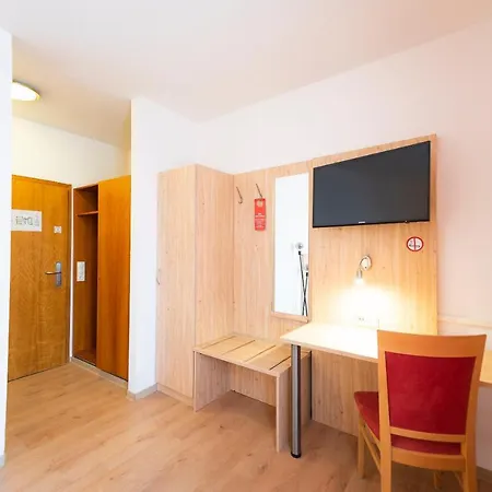 Hotel Astoria Am Urachplatz Stoccarda