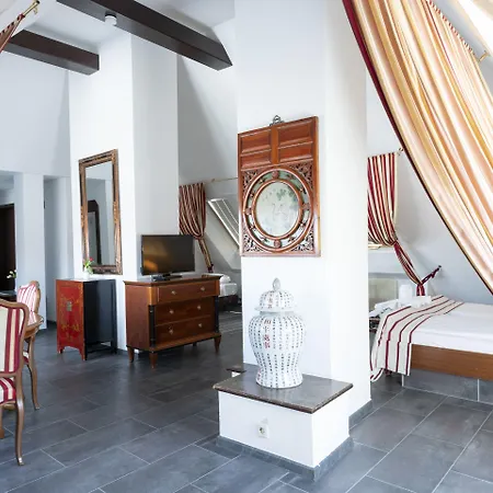 Astoria Am Urachplatz Hotel