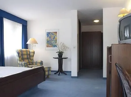 Hotel Astoria Am Urachplatz 3*