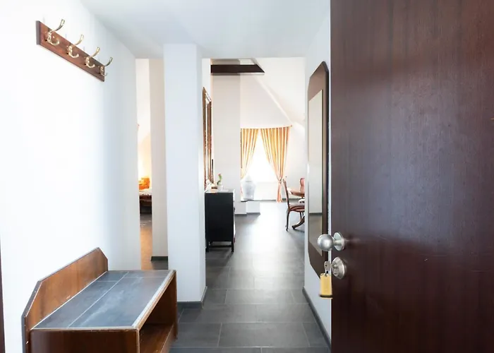 Hotel Astoria Am Urachplatz 3*