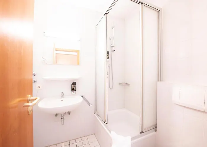 Astoria Am Urachplatz 3*