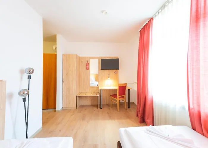 Hotel Astoria Am Urachplatz 3*