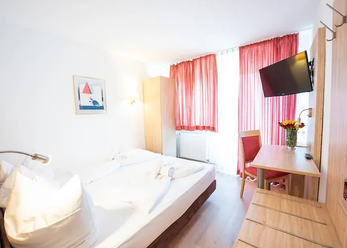 Hotel Astoria Am Urachplatz 3*