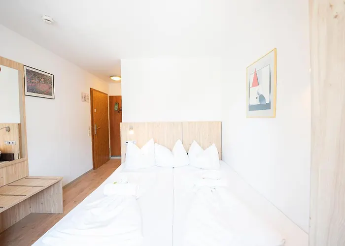 Astoria Am Urachplatz