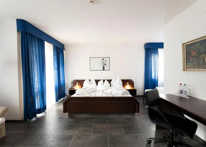 Hotel Astoria Am Urachplatz 3*