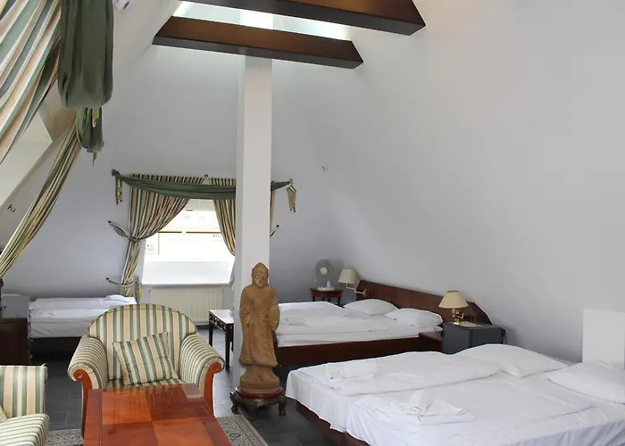 아스토리아 암 우락플라츠 3*