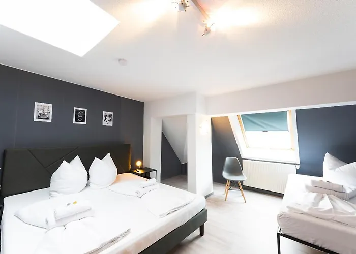 아스토리아 암 우락플라츠 3*