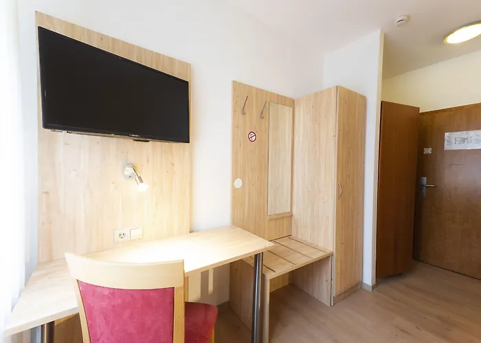 아스토리아 암 우락플라츠 3*